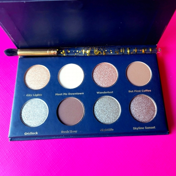 NEW Ulta Beauty 8-piec Eyeshadow Palette w/Brush - Neutral and Metallic Shades - Picture 3 of 6